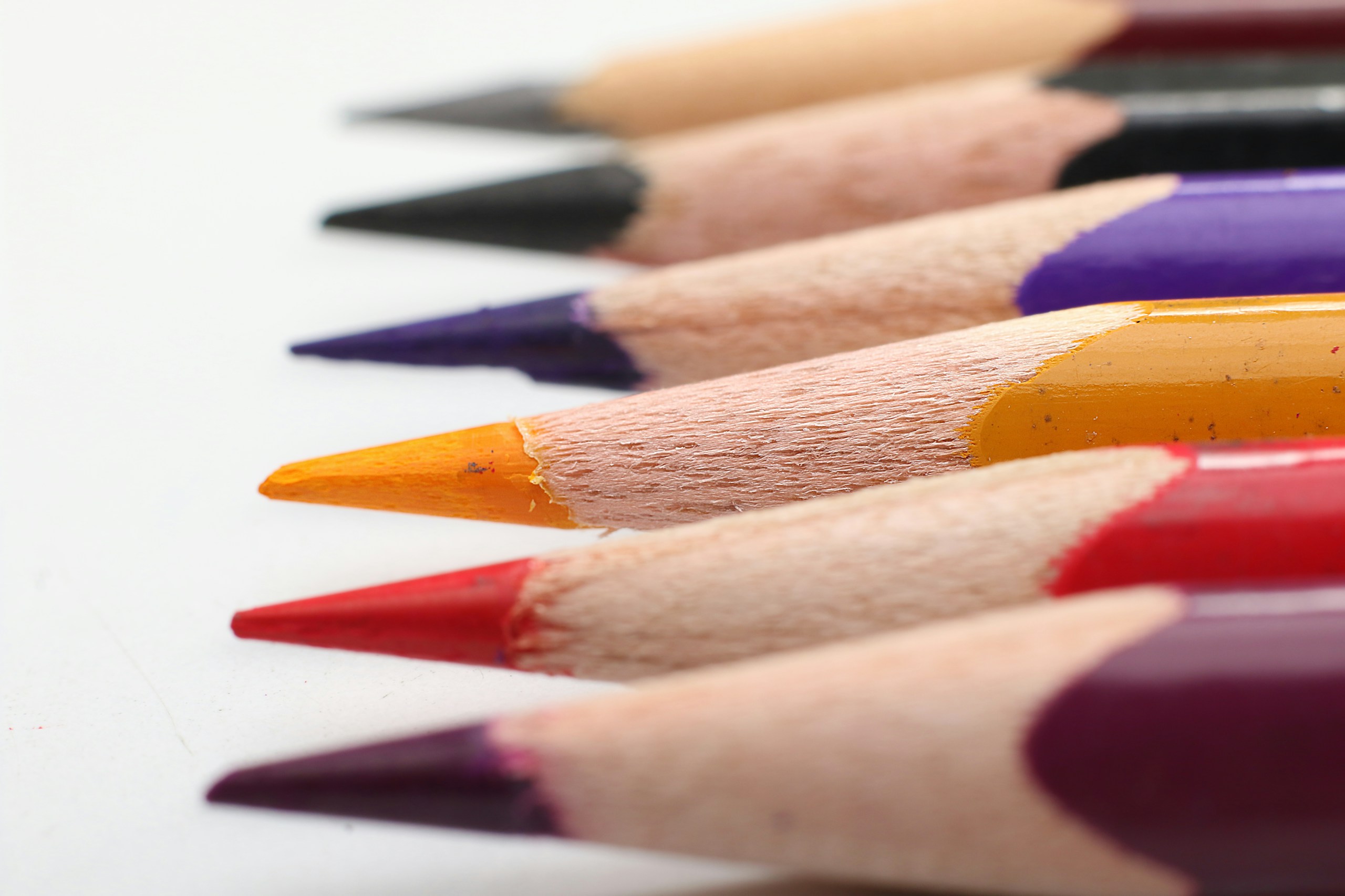 white green and yellow color pencils