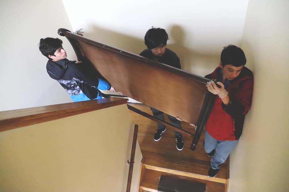 Students prepare place for homeless family