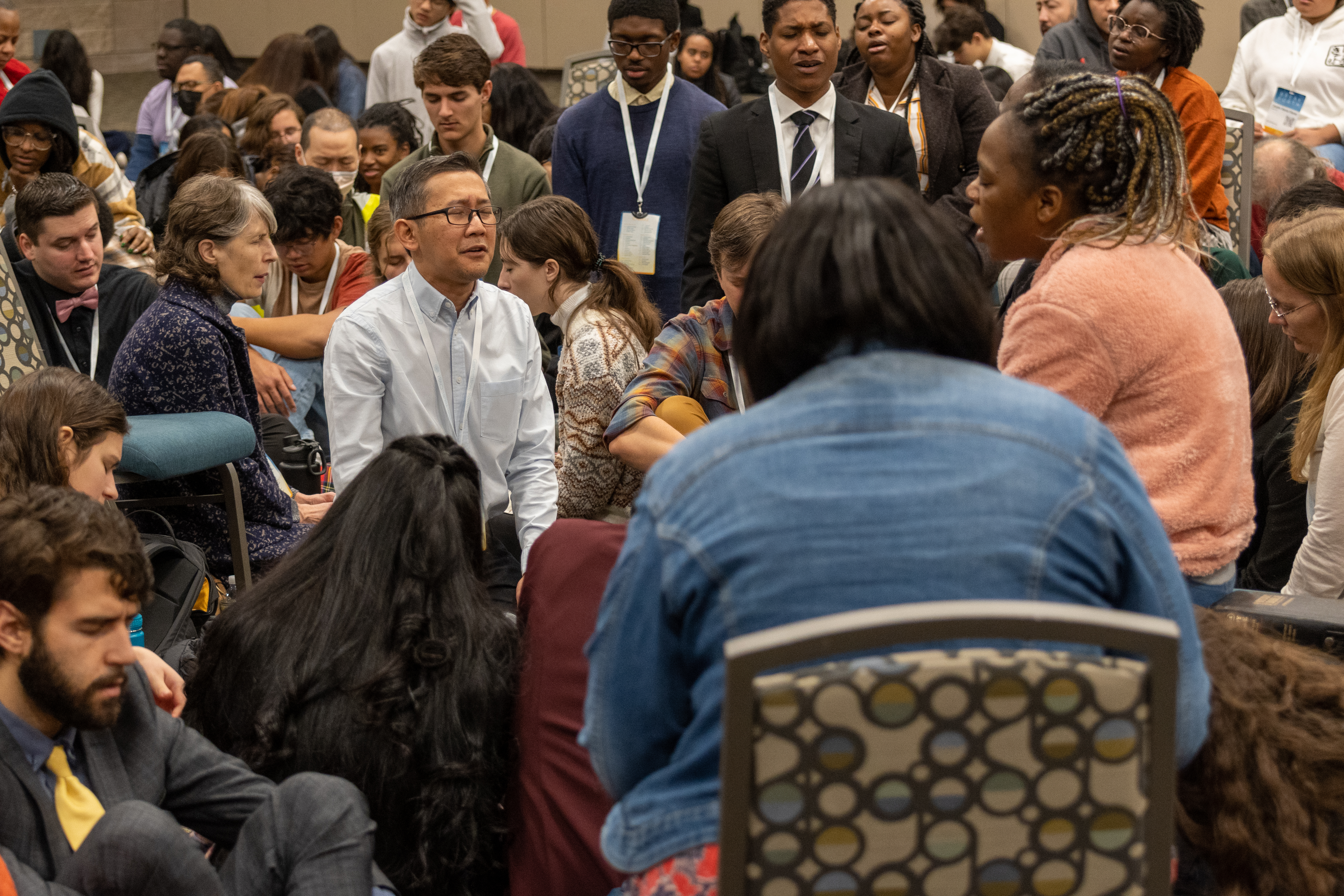 Over 3,000 GYC attendees unite in worship in Phoenix