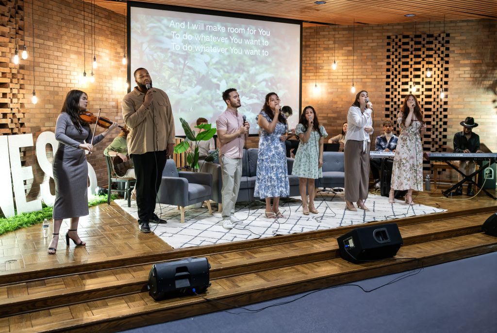 Andrews University Fellowships Foster Student-Led Worship