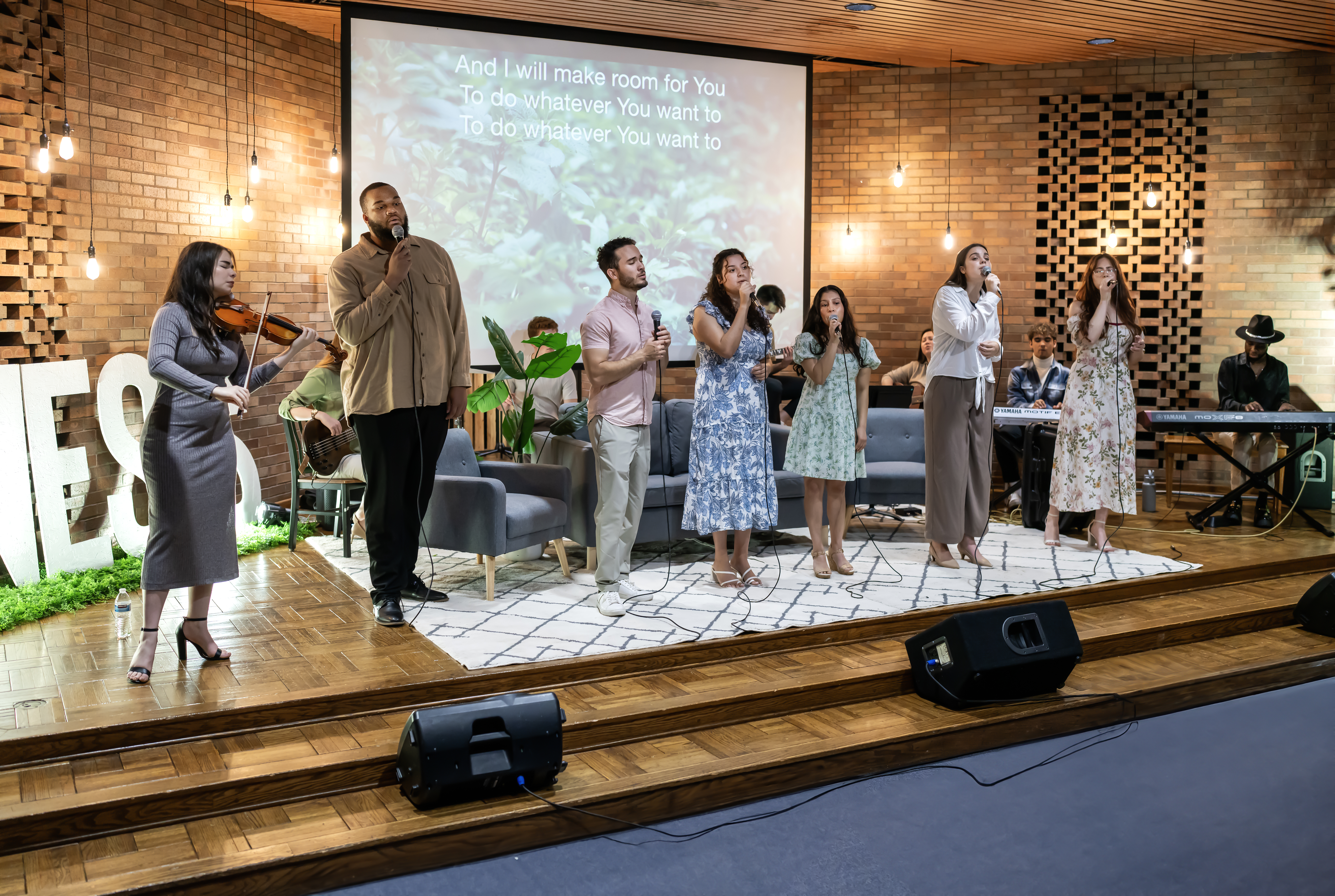 Andrews University Fellowships Foster Student-Led Worship