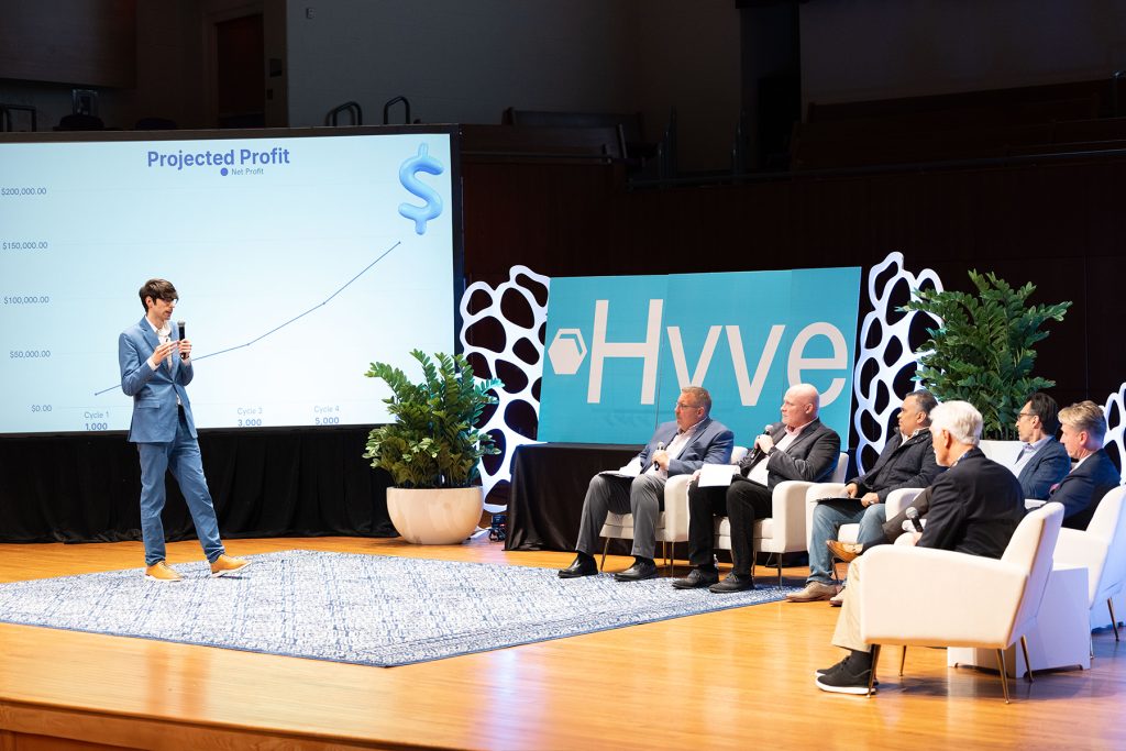 Business Students and Entrepreneurs Participate in 2025 Hyve Conference at Andrews