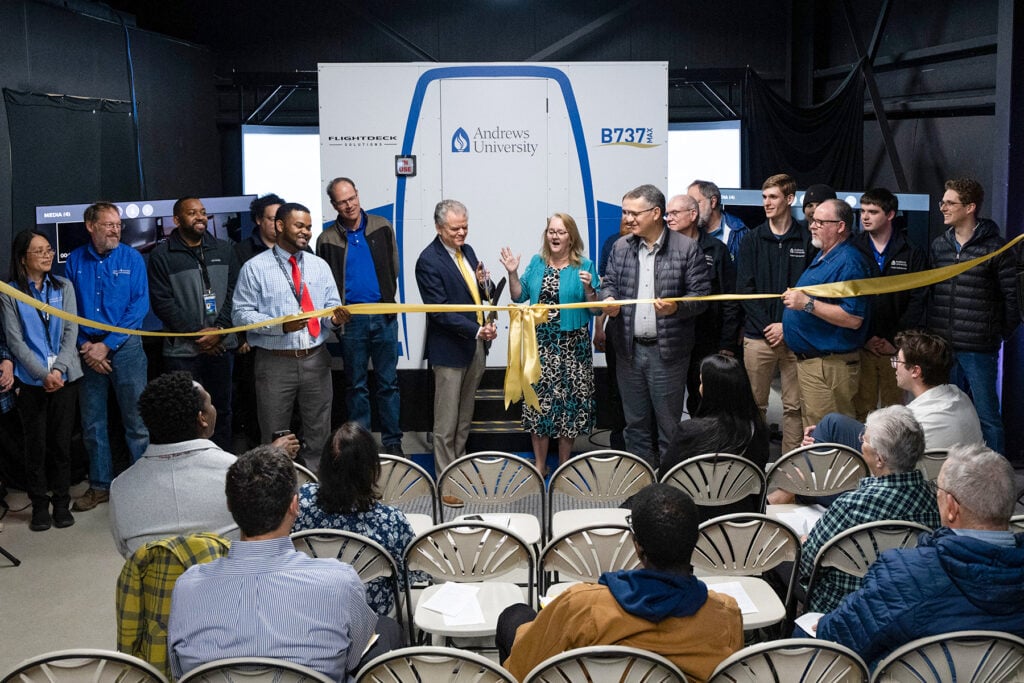 New Flight Simulator Enhances Pilot Training