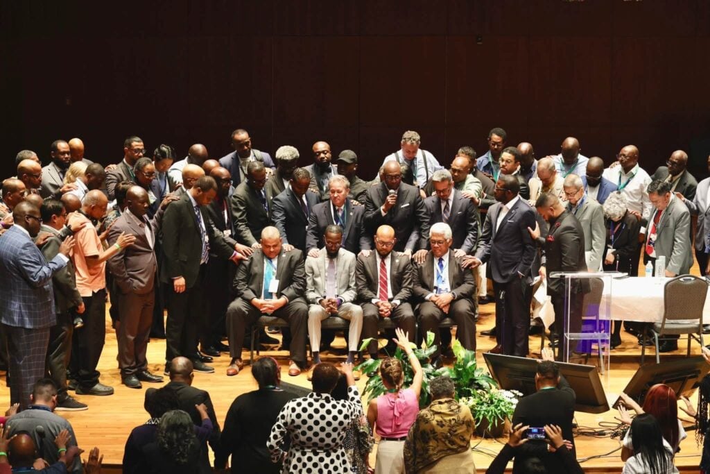 Lake Region Conference Delegates Elect Returning, New Leaders at Constituency Session