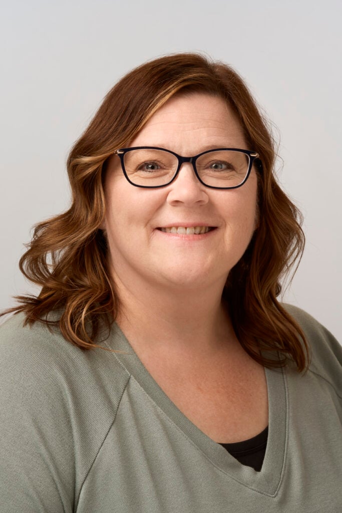 Deanna Hutchins
