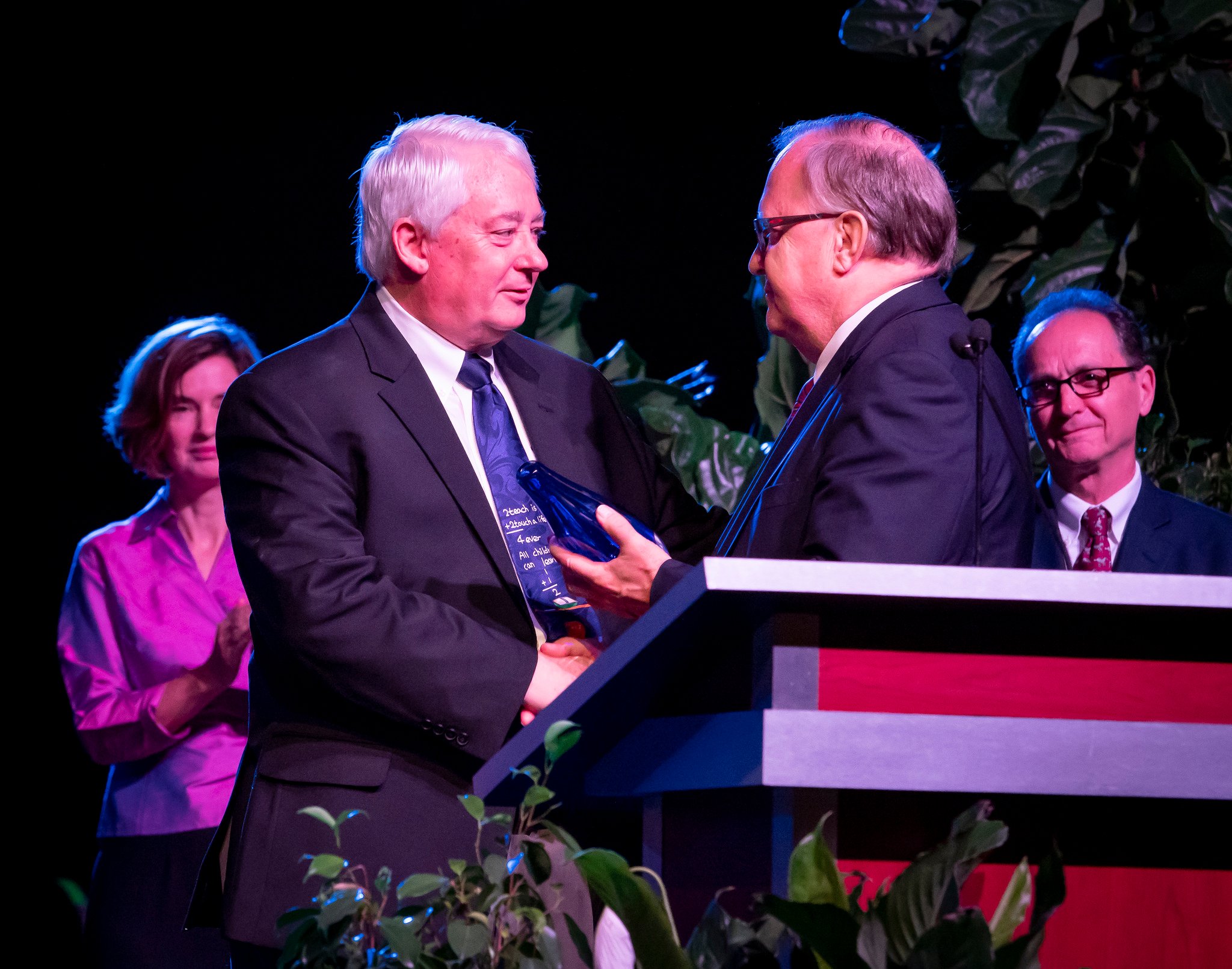 NAD VP for Education Larry Blackmer receives award at teachers' convention