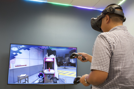 Student tries out a virtual reality video game in La Sierra University’s new virtual reality and artificial intelligence lab.