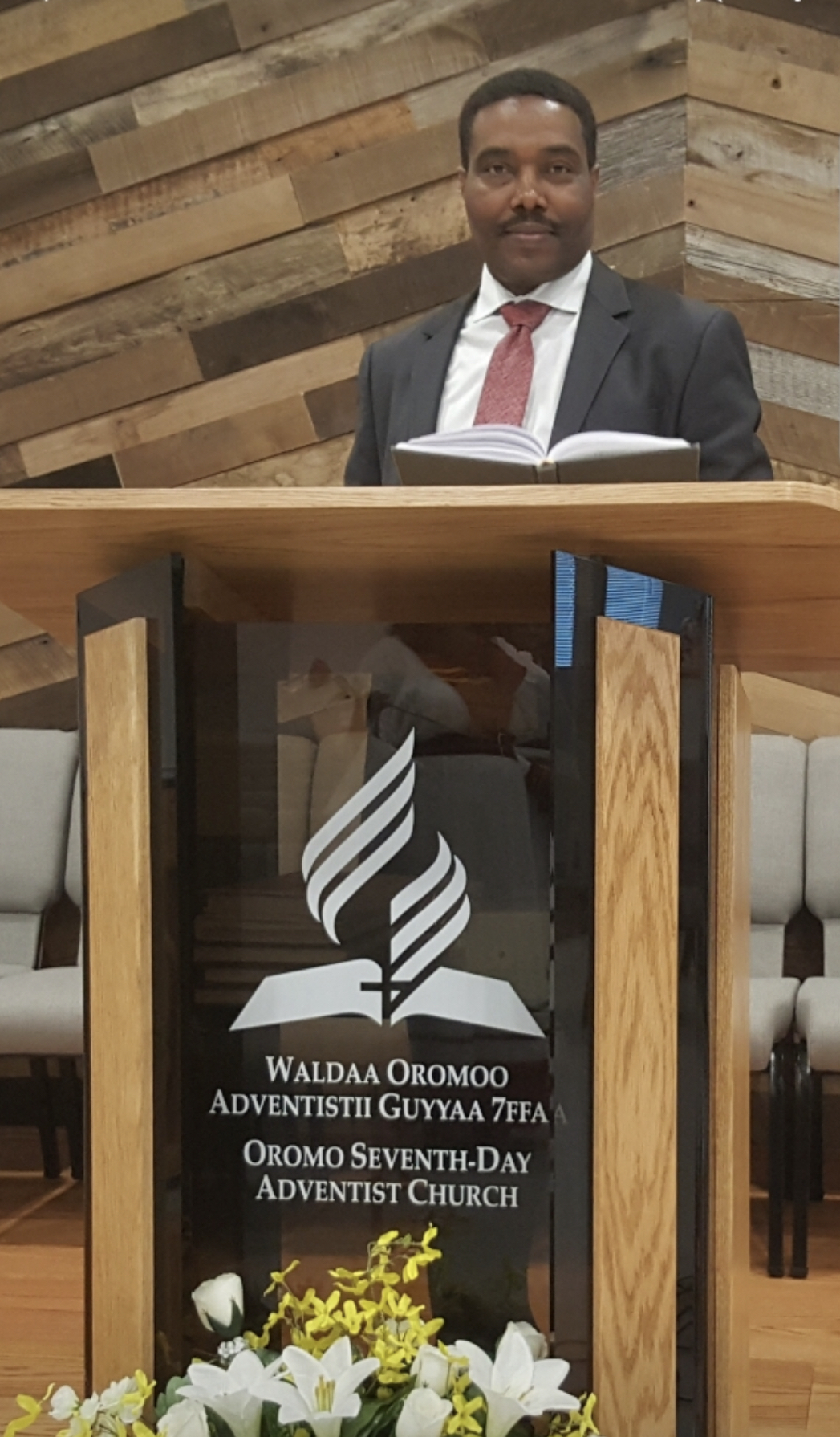 Pastor Desta Gelgelu preaching and live streaming from the church.
