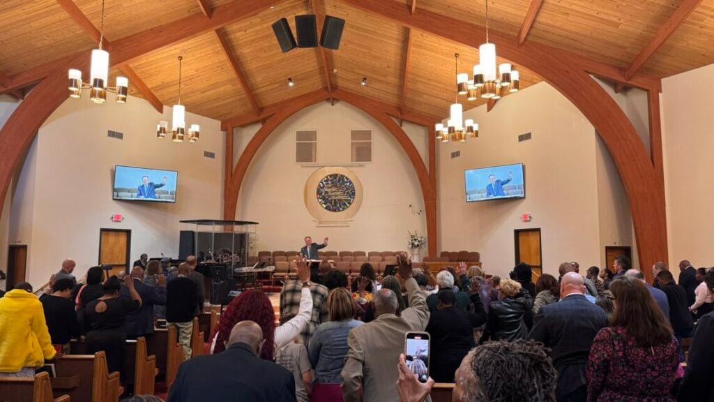speaker addressing an Adventist church congregation in St Louis, Missouri
