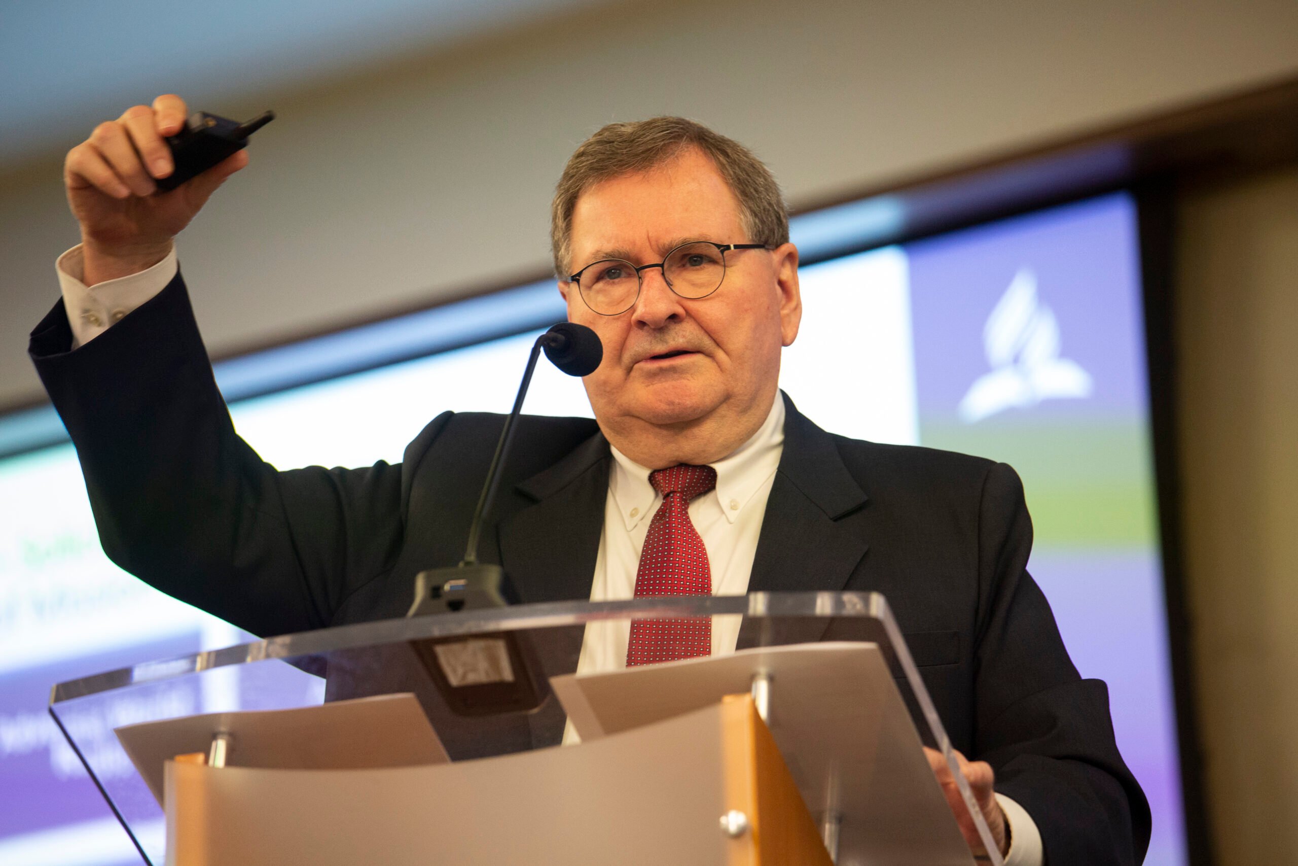 Tom Evans delivers final report