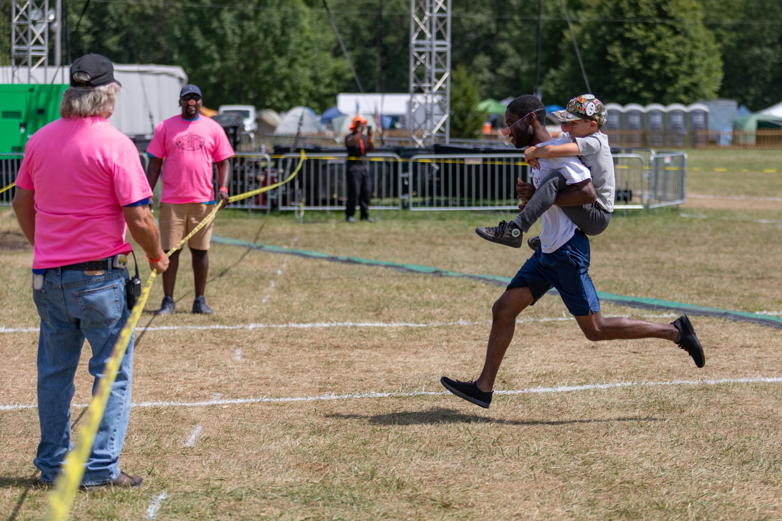 oshkosh 2019 piggy back race winner Anthony White photo 