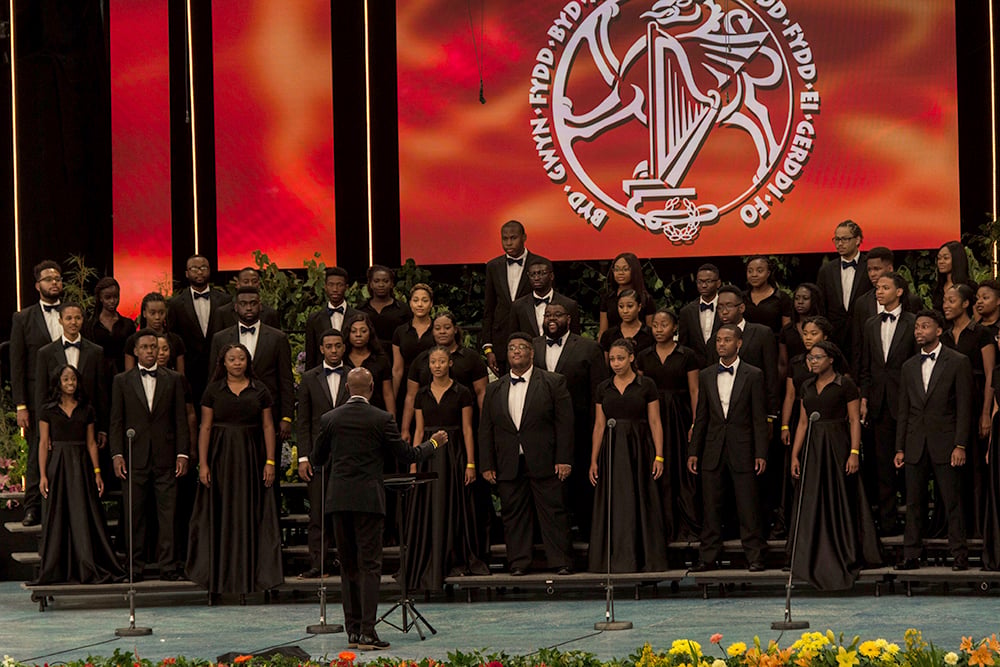 Aeolians performing