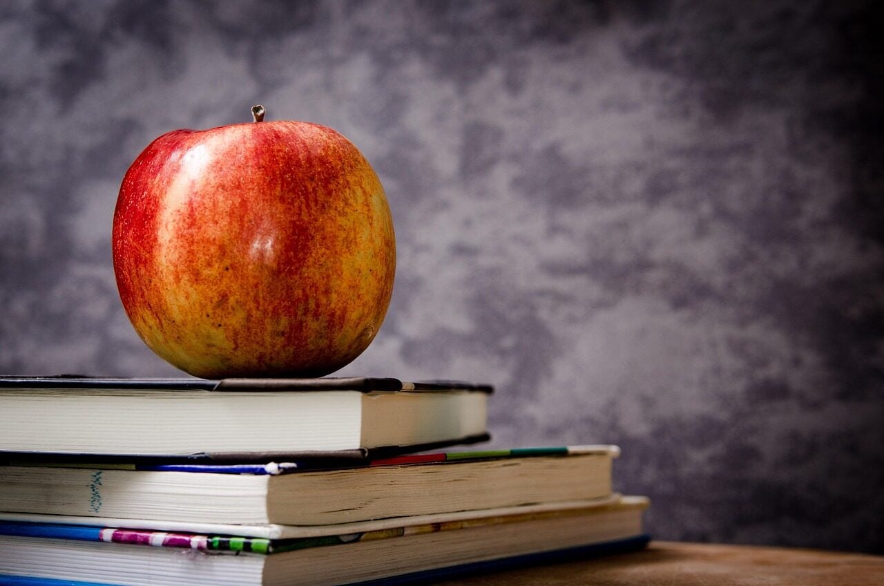 apple, books, still life, fruit, food, red apple, stack, stack of books, classroom, apple, apple, apple, apple, apple, books, food