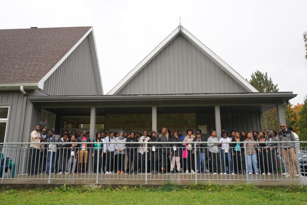 Pleinement chargé, pleinement vivant : immersion inspirante pour les jeunes