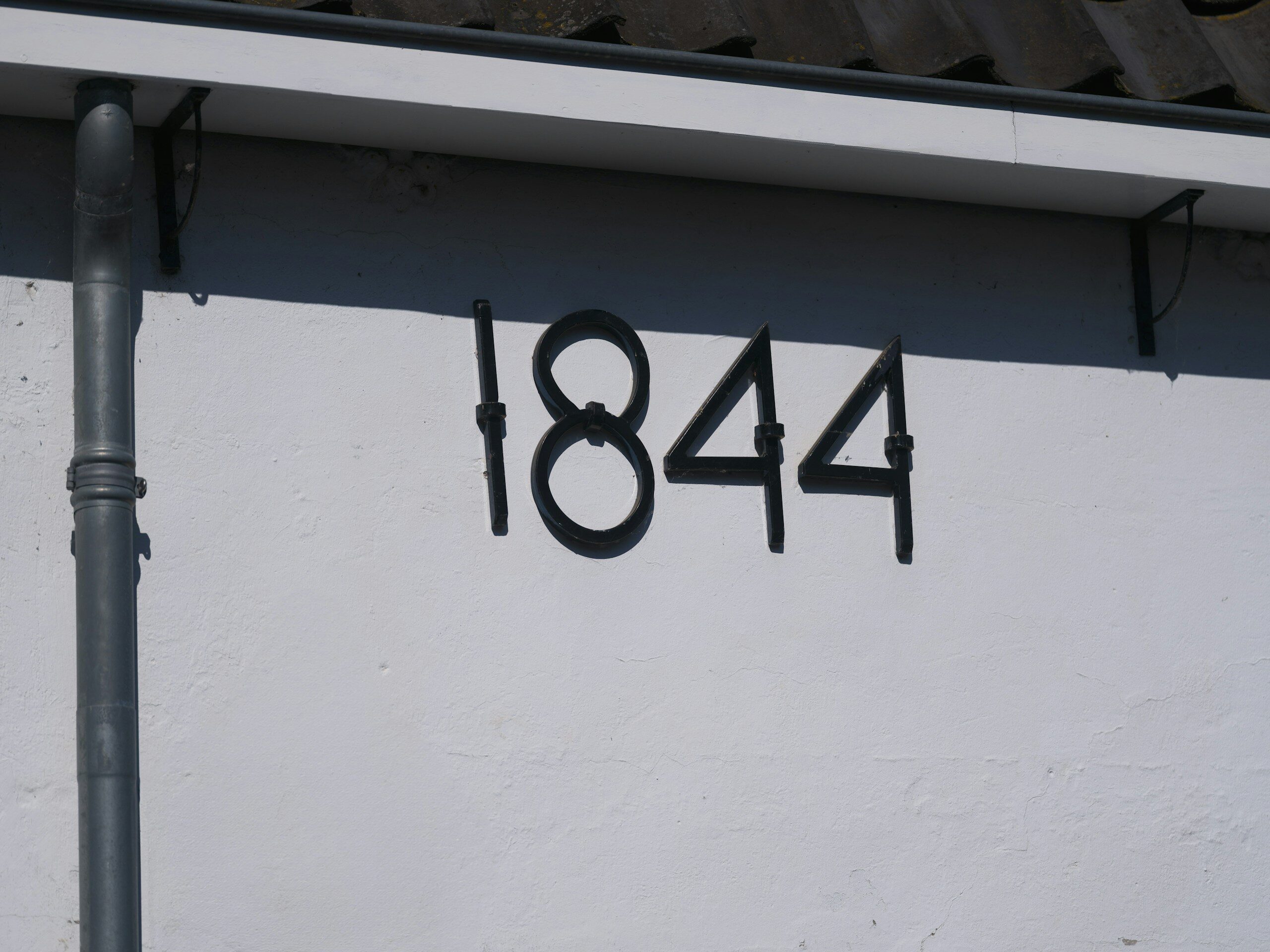 The number 1844 is displayed on a wall.