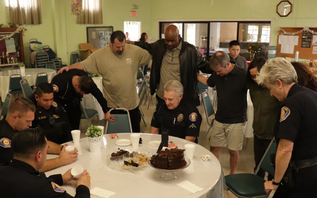 Pasadena Church Shares Love With Law Enforcement